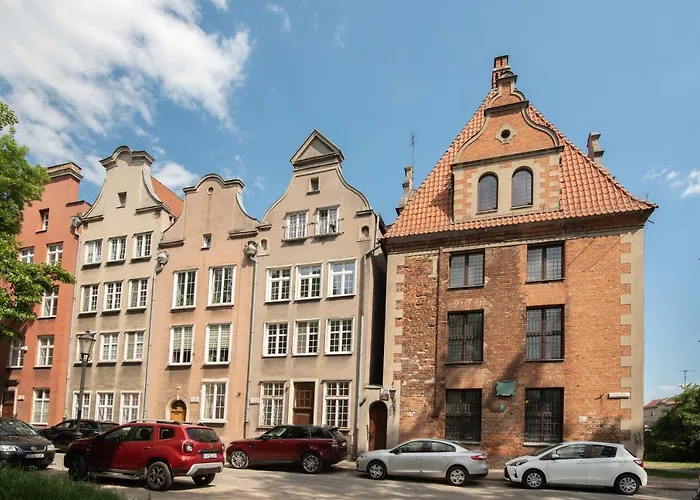 Old River Apartment *